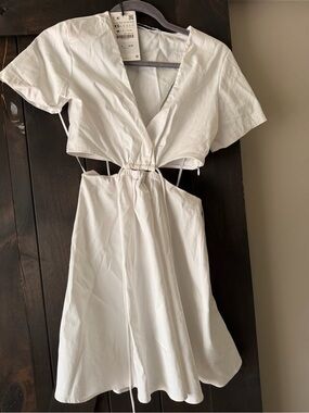 Zara White Cutout V‑Neck Mini Dress NWT